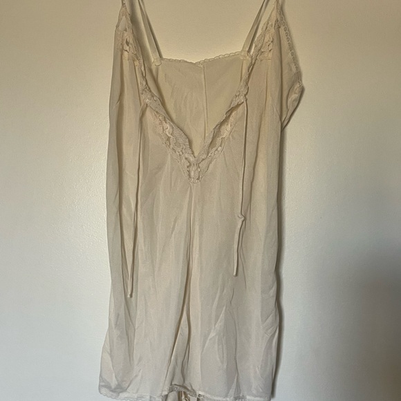 Lace Trim Satin Tank Top - Picture 10 of 11